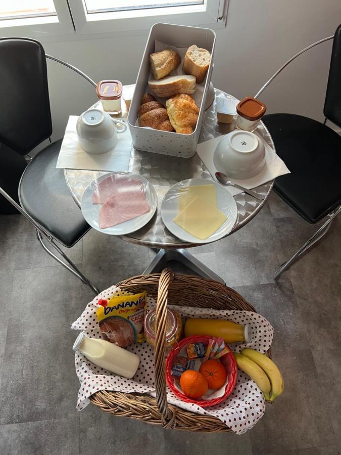 Aux Charmes 1 Bed & Breakfast Isques Eksteriør bilde