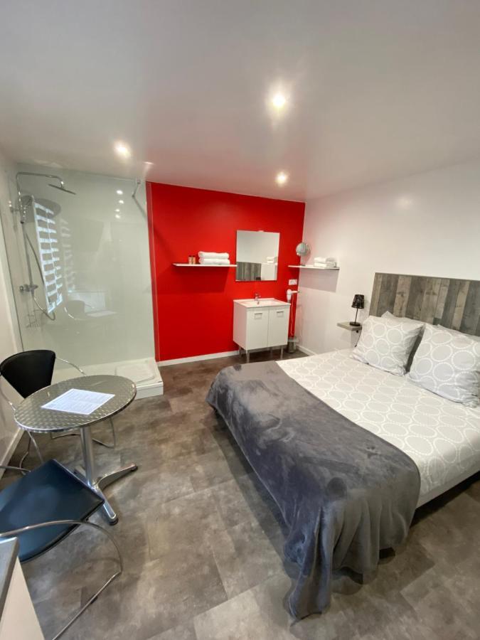 Aux Charmes 1 Bed & Breakfast Isques Eksteriør bilde